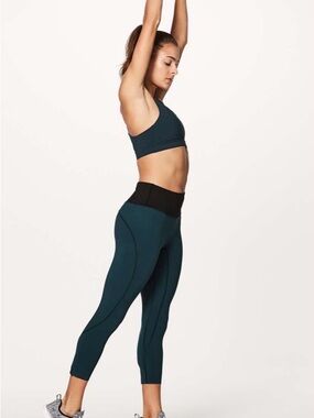 lululemon athletica Teal Capri Leggings with Black Waistband 23” inseam - size 8